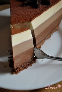 Bánh mousse socola 3 tầng 